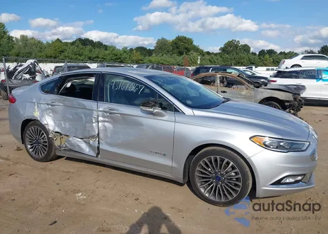 2017 Ford Fusion Hybrid Titanium z USA, uszkodzony, nr VIN 3FA6P0RU7HR196032